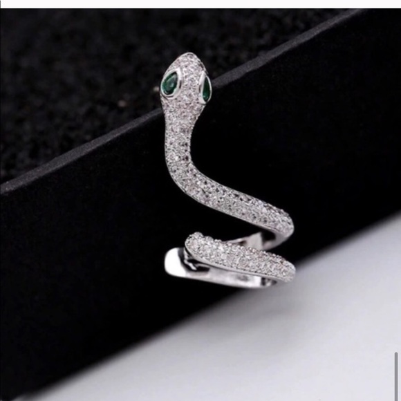 5 ⭐️ Swarovski Elements Ear Crawler - RIGHT EAR - Picture 6 of 7